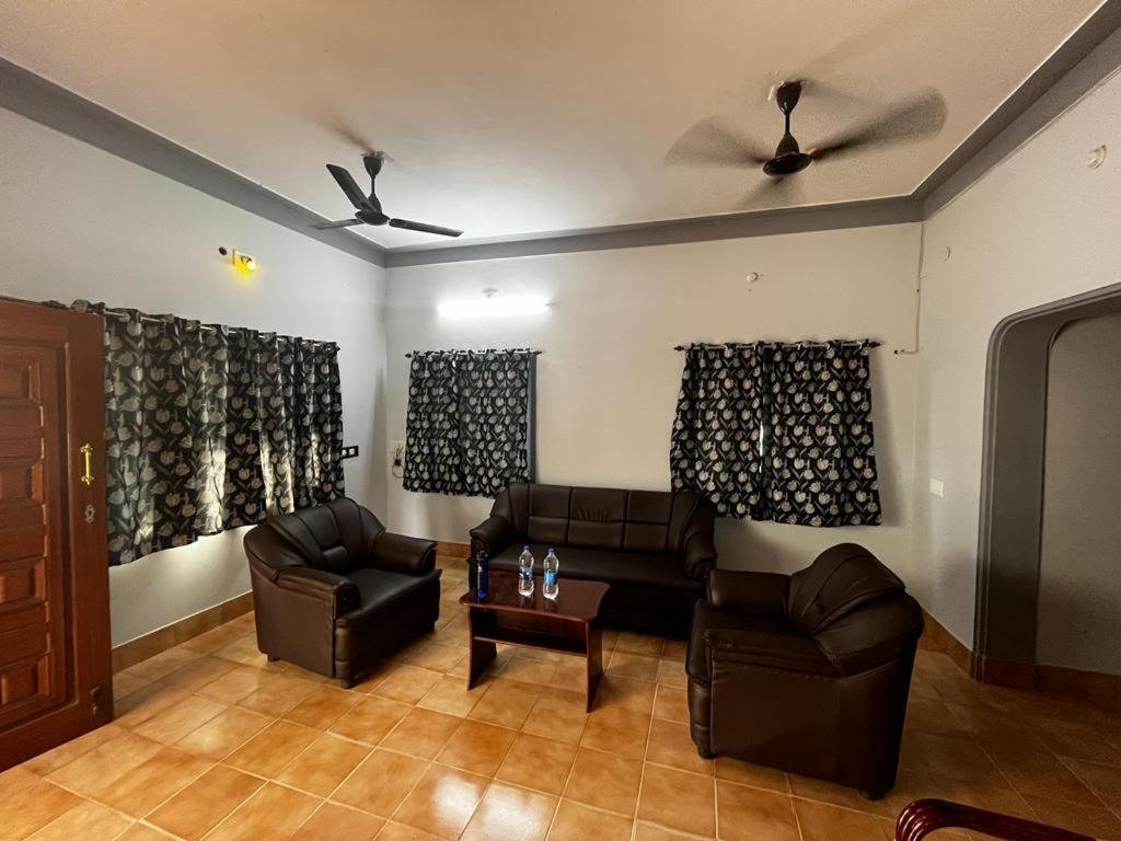 Madura Homestay - Gorgeous Home With 2Bhk 5 Minutes From Nh44 Madurai Exterior photo